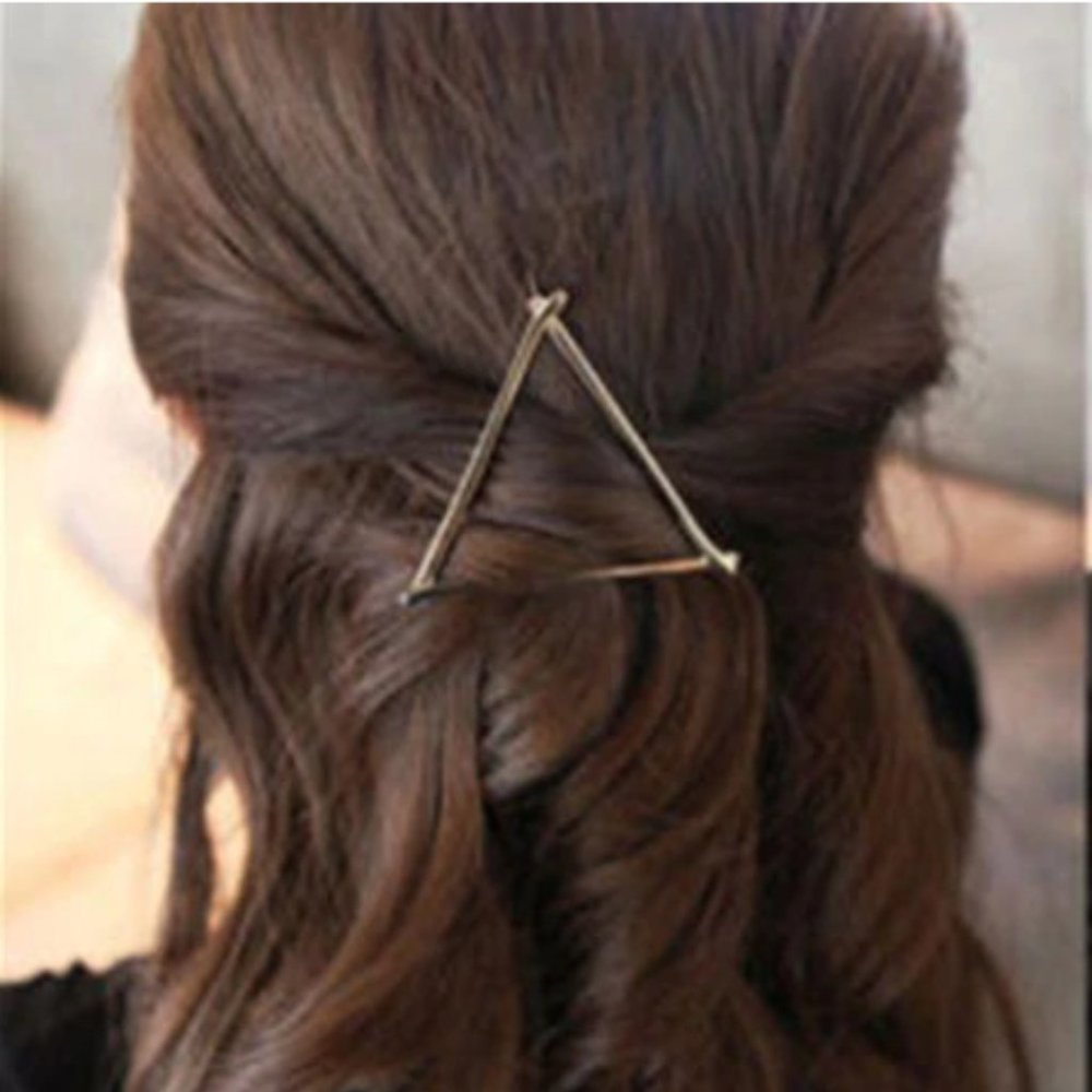 “3 Points" Minimalist Triangle Geometric Hair Clip - Picture 4 of 8